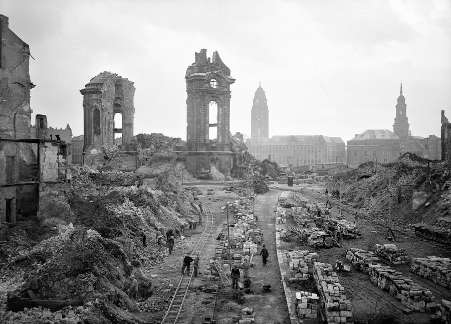 Historic image of ruin of Dresden Cathedral in 1952